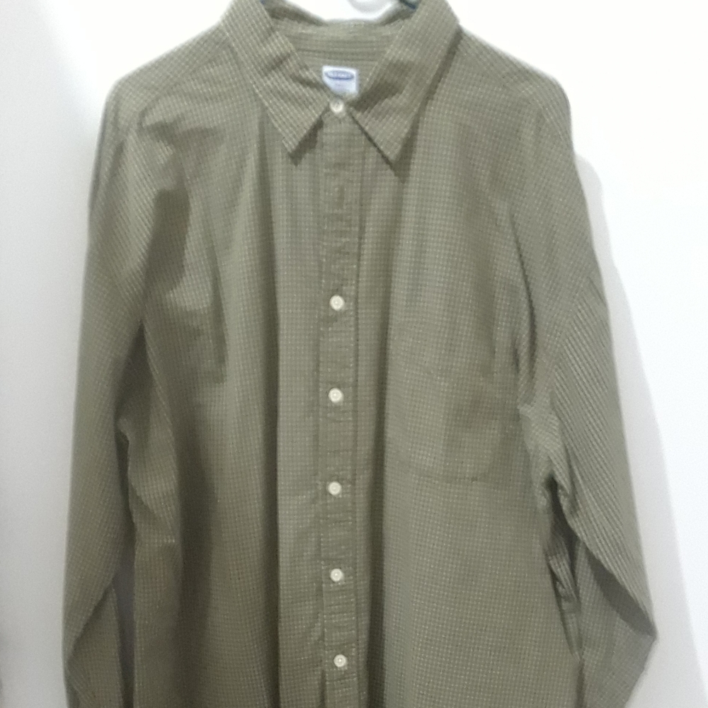 Old navy plaid button up long sleeve shirt